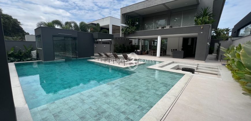 CASA À VENDA NA RIVIERA DE SÃO LOURENÇO