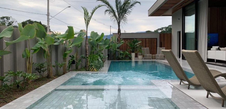 CASA À VENDA NA RIVIERA DE SÃO LOURENÇO